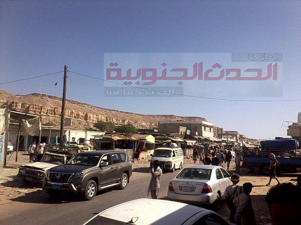 طلاب مدرسة الجانح بالمحفد يرفعون علم الجنوب ويرددون النشيد الجنوبي