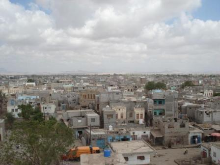 اشتباكات عنيفة  بين مسلحين مجهولين والجيش اليمني بحوطة لحج