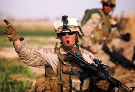 قوات من الكوماندوز الأمريكية وقوات يمنية نفذت غارة فجر الثلاثاء، وأنقذوا ثمانية رهائن محتجزين في كهف تابع لتنظيم القاعدة