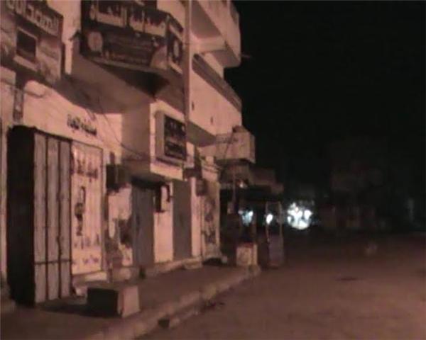 تجدد الاشتباكات بحوطة لحج وإنباء عن جريح مرمي تم أنقاذه بصعوبة