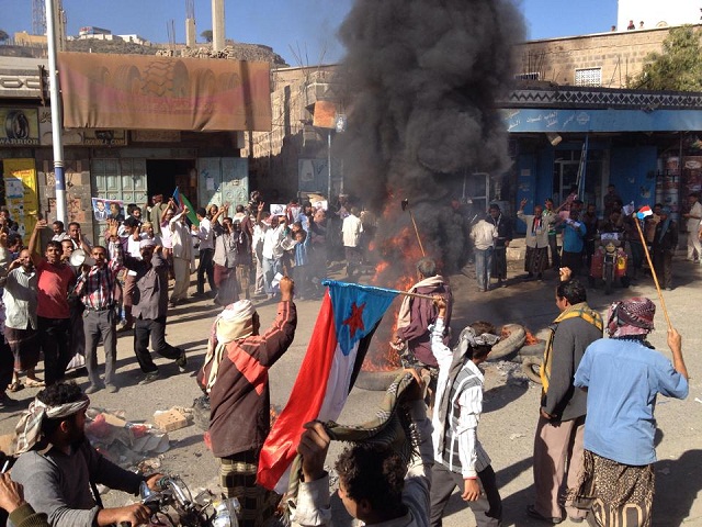 الضالع – مسيرات غضب واستنكار لإستشهاد الجنيدي والدكتور زين اليافعي