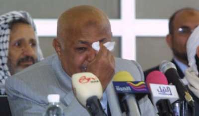 مسلحو يطالبو من باسندوة تسليم السيارات التي صرفت له من الدولة