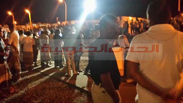 سقوط عدد من القذائف  على شركة بالحاف وحالة استنفار داخل الشركة ( مصور)