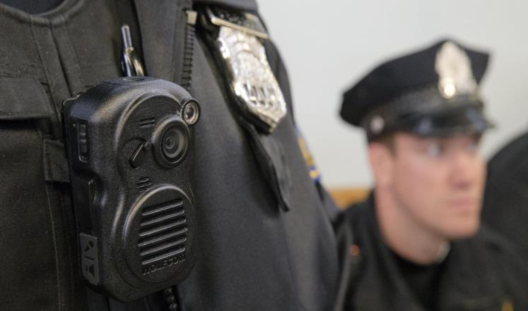 شرطيان يولدان امرأة بقطار في فيلادلفيا