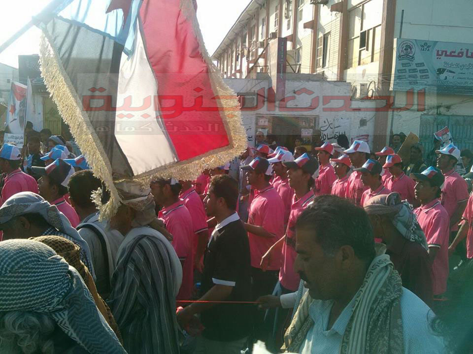 مسيرة استعراضية وعرض للكشافة بالساحة بالذكرى الاولى لشهداء المقاومة الجنوبية ( مصور )