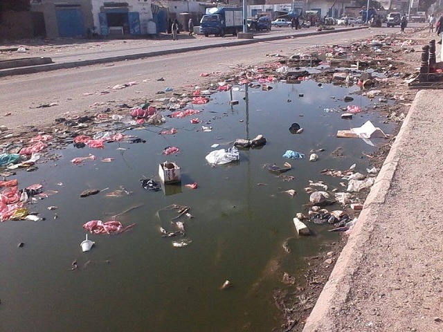 شوارع تغرق بمياه الصرف الصحي ( مصور )