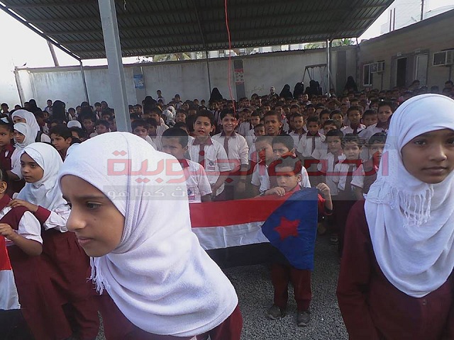 تدشين المرحلة الثانية من برنامج رفع العلم الجنوبي وترديد النشيد الوطني الجنوبي بمدارس الممدارة الأهلية ( مصور)