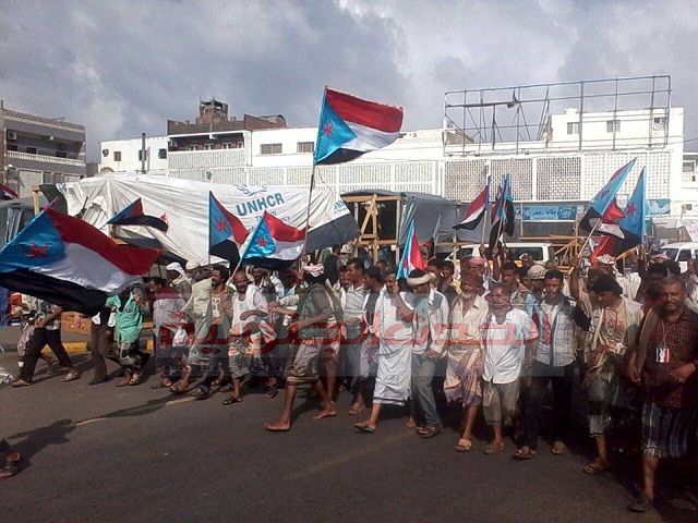  يحدث الآن ,, مسيرات حاشدة تجوب شوارع ساحة العروض