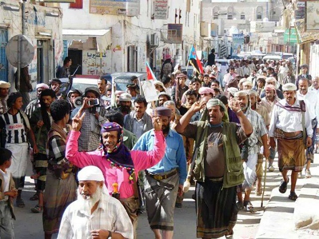 الحراك في عتق يجتمع ويخرج بخمسة قرارات