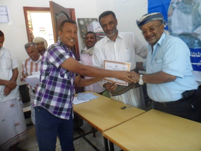 مكتب التربية والتعليم بلودر يكرم الزميل عارف علوان