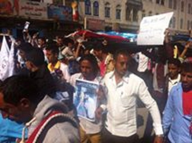 مسيرة غضب طلابية بالضالع استنكارا لمقتل المهندس فؤاد التهامي بعدن