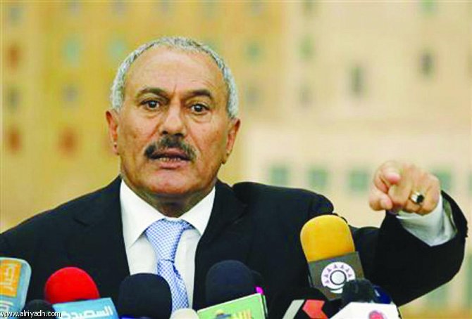 صالح يبحث عن حل سلمي لدى الروس لإخراجه من «ورطته»