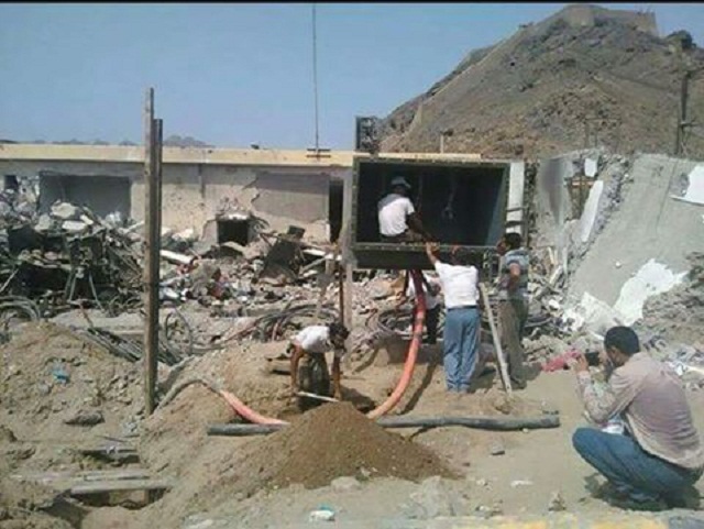 على قدم وساق .. عمليات إعادة الحياة إلى عدن (صور)