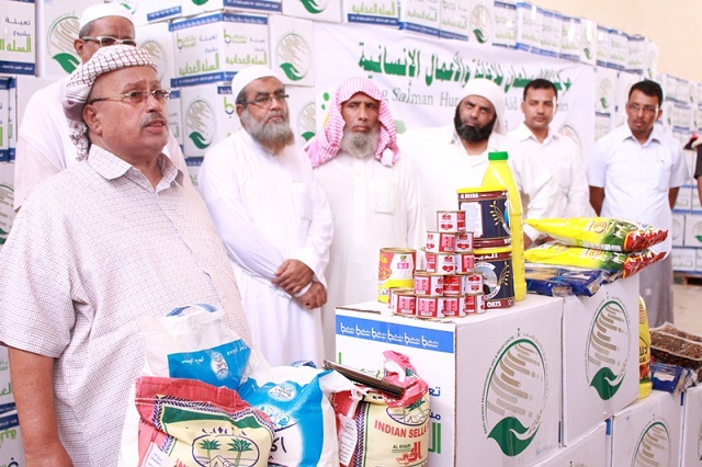 اللجنة المشتركة لإئتلافات الإغاثة بحضرموت تدشن توزيع 8800 سلة غذائية من مركز الملك سلمان للإغاثة ( صور )
