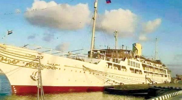 يخت «المحروسة».. يفتتح قناة السويس للمرة الثانية