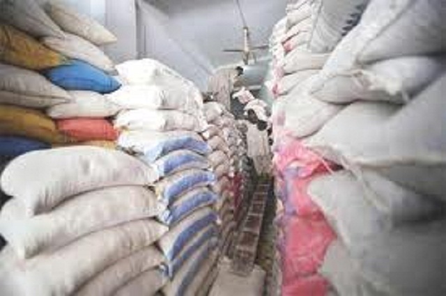 مقاومة المنطقة الوسطى بأبين تتلقى أولى الإغاثات الغذائية الدولية