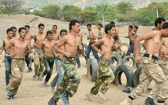 تخرج أول دفعة عسكرية من لواء عبود بالضالع (صور)