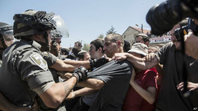 صحف عربية تدين حرق مستوطنين يهود طفلا فلسطينيا في الضفة الغربية