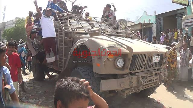 ملخص احداث ابين : والحوثيون يبيعون أسلحتهم لتأمين مصاريف الانتقال