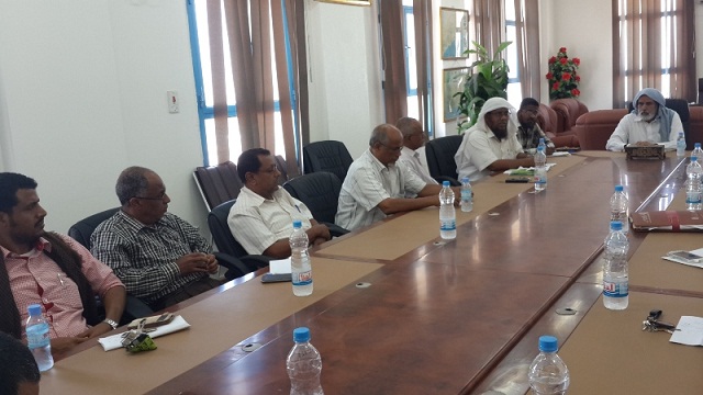 المجلس الأهلي بالمكلا يتفق مع مؤسسة المياه على منح المواطنين خصم 40 % على فواتيرالمياه بجميع مديريات الساحل