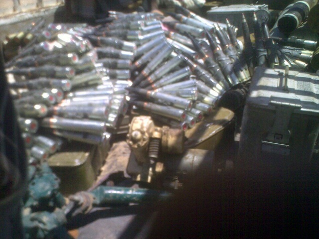 المقاومة الجنوبية وقوات الأمن بعتق تضبط سيارة محملة بالأسلحة والذخائر كانت متوجهة إلى الجوف