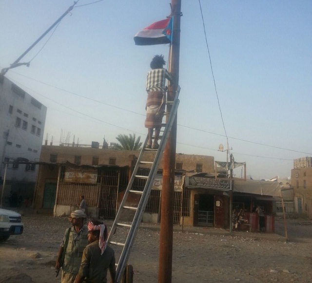  تدشين حملة رفع العلم الجنوبي في مدينة عزان بشبـوة بذكرى تأسيس الجيش الجنوبي