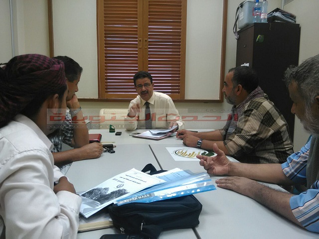 محافظ أبين يناقش مع ائتلاف المجتمع المدني إلية توزيع سلل غذائية من الهيئة العليا للكويت للإغاثة