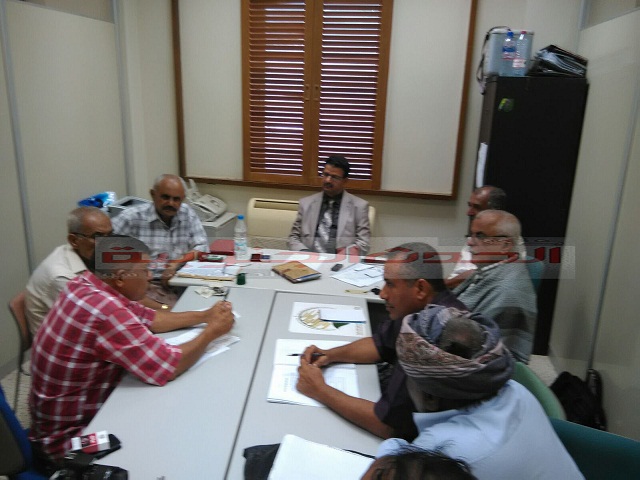 محافظ ابين يلتقي بإدارة مشروع  سد حسان ويجتمع بلجنة الإغاثة لمناقشة الإغاثة العاجلة من مركز سلمان