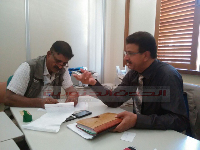 محافظ ابين يتحايل على مرتبات الموظفين