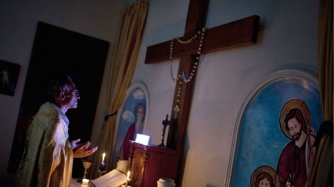 ديلي تلغراف: “يتعين على بريطانيا إنقاذ المسيحيين السوريين”