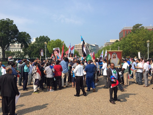 ابناء الجنوب ينظمون مظاهرة امام البيت الابيض بأمريكا تزامنا مع وصول الملك سلمان