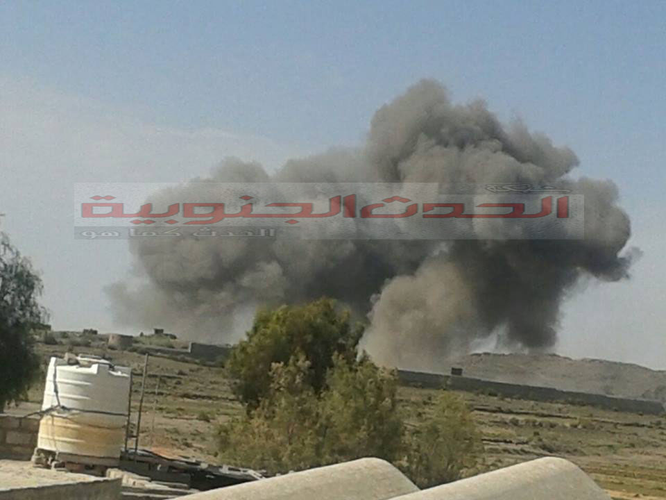 على مدى الليل والنهار .. طيران التحالف يدك تحصينات المليشيات ويدمر كهف ذخيرة شمال مدينة مكيراس