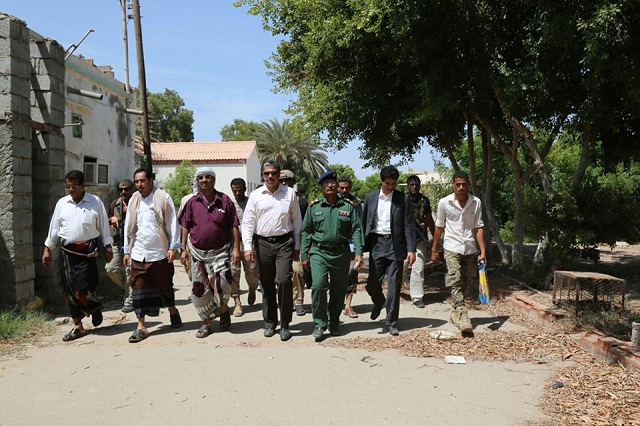 نائب رئيس الجمهورية يزور عدد من المعسكرات الأمنية بعدن 