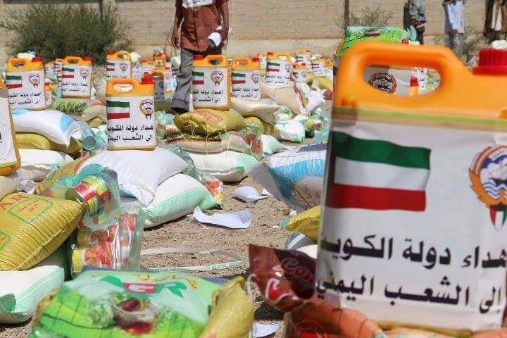 بعد ان دشنت حملتها الاغاثية بالضالع الشهر الماضي : الكويت تتعهد بمواصلة تقديم حملتها الاغاثية لسكان الجنوب وإيصالها إلى بقية المناطق المنكوبة