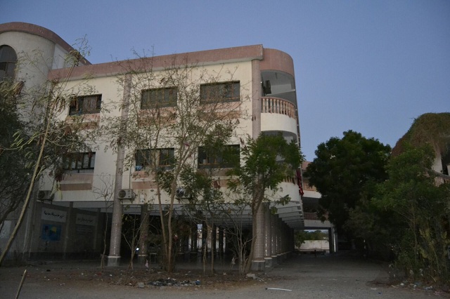 ابوابها مازالت مغلقة بوجه طالباتها : ثانوية عدن النموذجية للبنات بالعاصمة عدن صرح علمي فريد