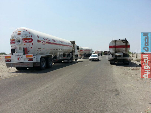 احتجاجا على عدم توفر الخدمات العامة للمحافظة عناصر المقاومة يقطعون الطريق الدولي بابين