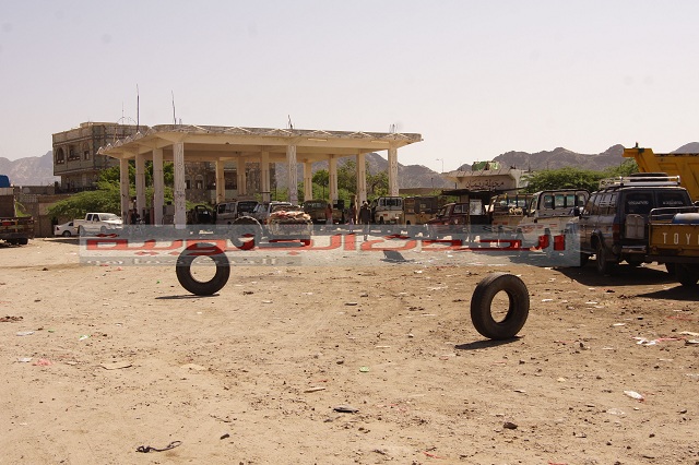 استطلاع مصور لعملية تسهيل تعبئة الوقود للناس والمسافرين بمحطات الوقود بمودية