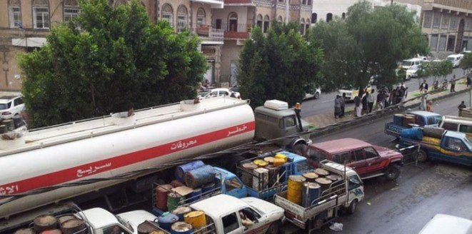 وكالة خليجية : مقربون من هادي يهربون النفط لموانئ الحوثيين