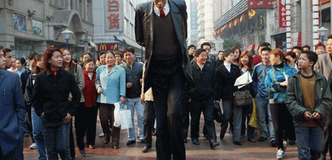 وفاة أطول رجل في العالم عن 26 عاما