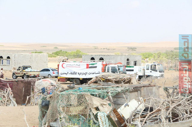 الهلال الأحمر الإماراتي وزع ( 1540)سلة اليوم و (2160) توزع غدا في عدن