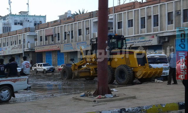 مدير مكتب أشغال المكلا : استطعنا إعادة الطرقات في وقت قياسي والمرحلة المقبلة ستشهد تحسنا أكثر في الخدمات