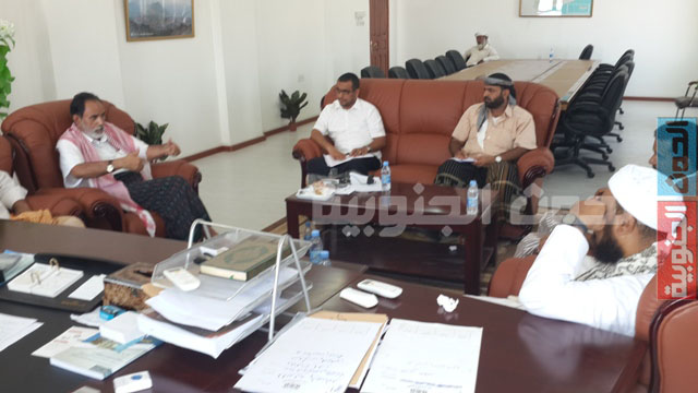 رئيس المجلس الأهلي يلتقي بمدير عام التربية بساحل حضرموت ويعتمد الموازنة التشغيلية لمكاتب المديريات