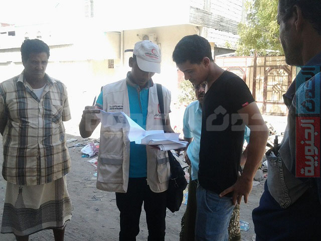 الهلال الأحمر الإماراتي يوزع سلل غذائية في المنصورة والشيخ عثمان