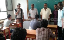 مدير مكتب التربية والتعليم بخنفر-أبين يزور المركز الامتحاني في الخاملة