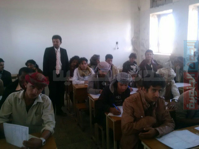 رئيس نقابة التربويين الجنوبيين بمديرية لبعوس يتفقد سير امتحانات الثانوية في مدارس جبل اليزيدي