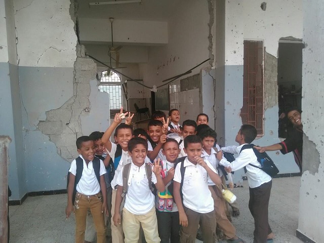 طلاب حوطة لحج ينفضون غبار الحرب ويستقبلون عامهم الدراسي الجديد (صور)