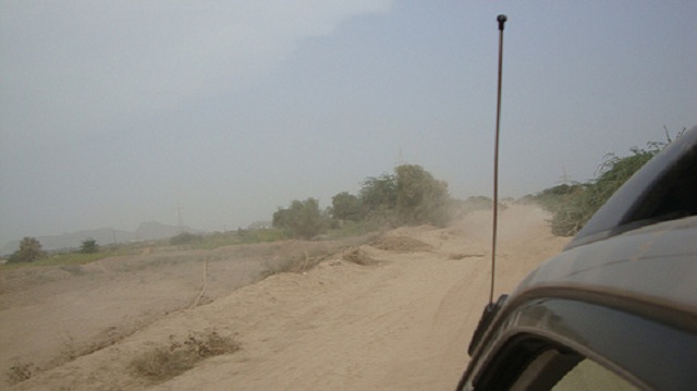 وفاة مواطن على خط الحرور – خنفر بعد سقوط سلك كهربائي “ضغط عالي” عليه هو واسرته