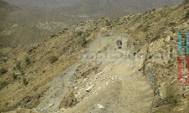 اللجان العاملة في مشروع شق طريق العوارض رصد- سرار- يافع تعقد اجتماعا