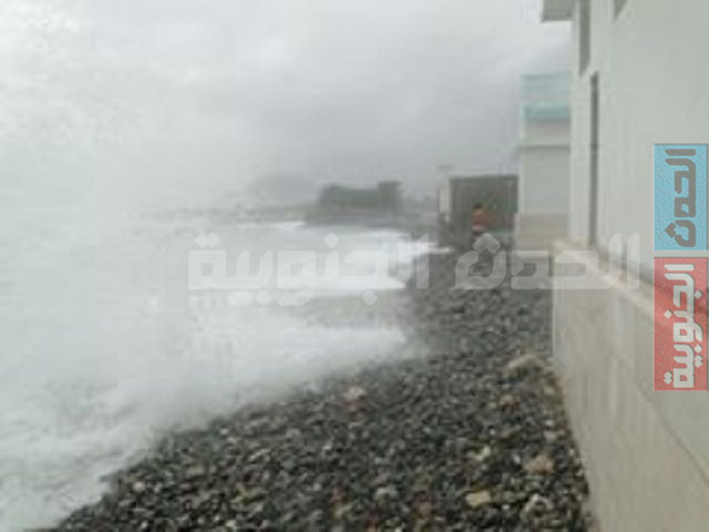 الخامسة عصرا اعصار تشابالا يضرب بعنف سواحل جزيرة سقطرى