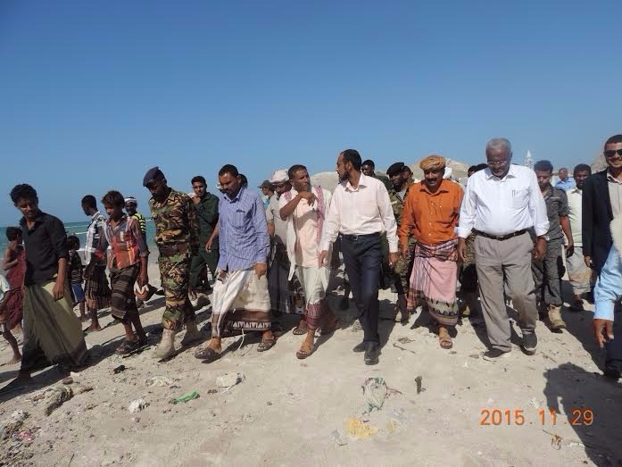 وزيرا النقل والثروة السمكية يتفقدان مديرية قلنسية وعبد الكوري بسقطرى